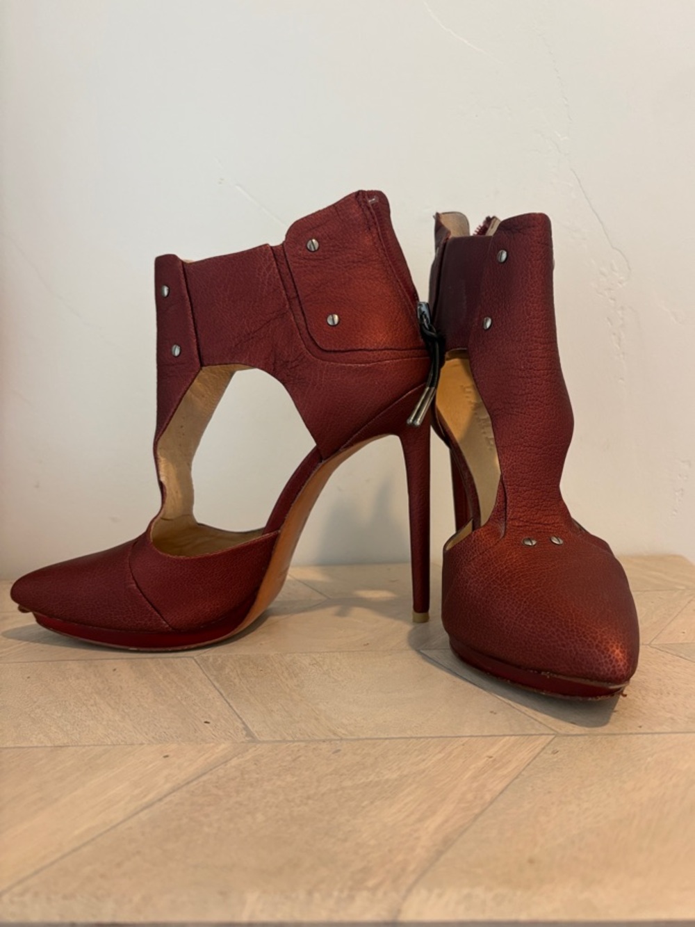 L.A.M.B Women's Burgundy Cutout High Heel Pump 7.5